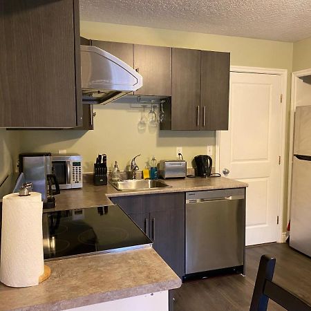 1 Bedroom Suite In Langford. Victoria Luaran gambar
