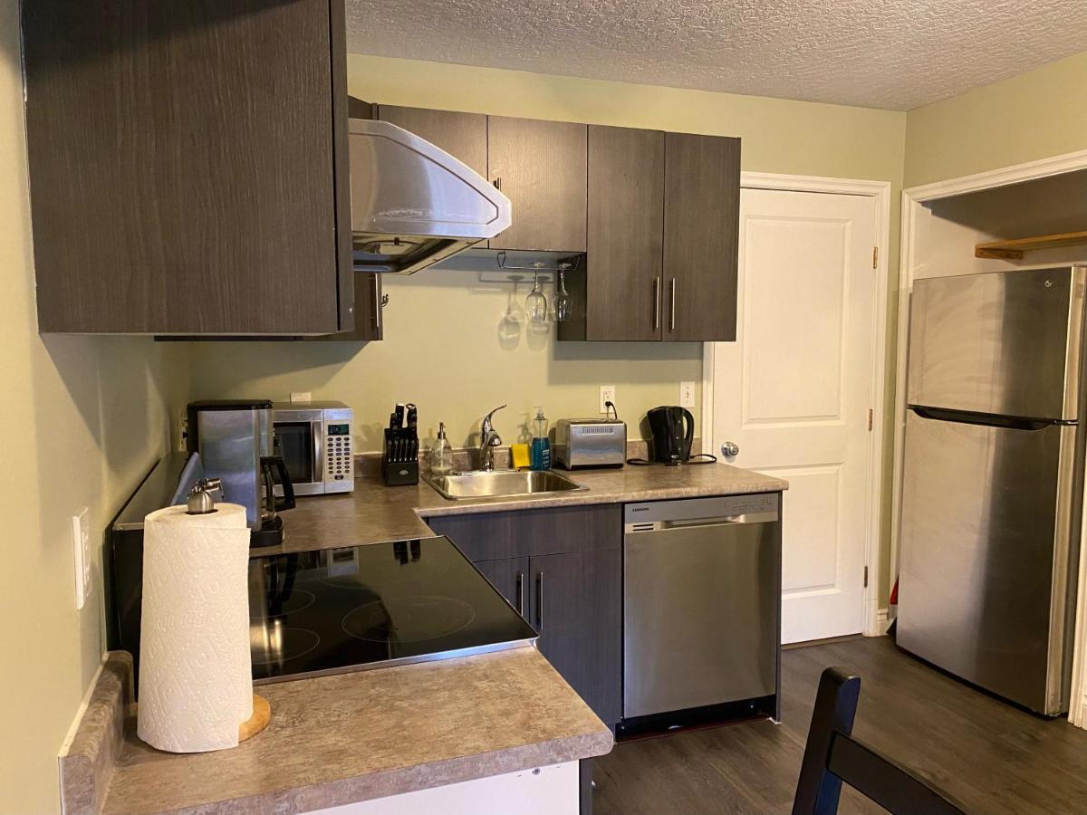 1 Bedroom Suite In Langford. Victoria Luaran gambar