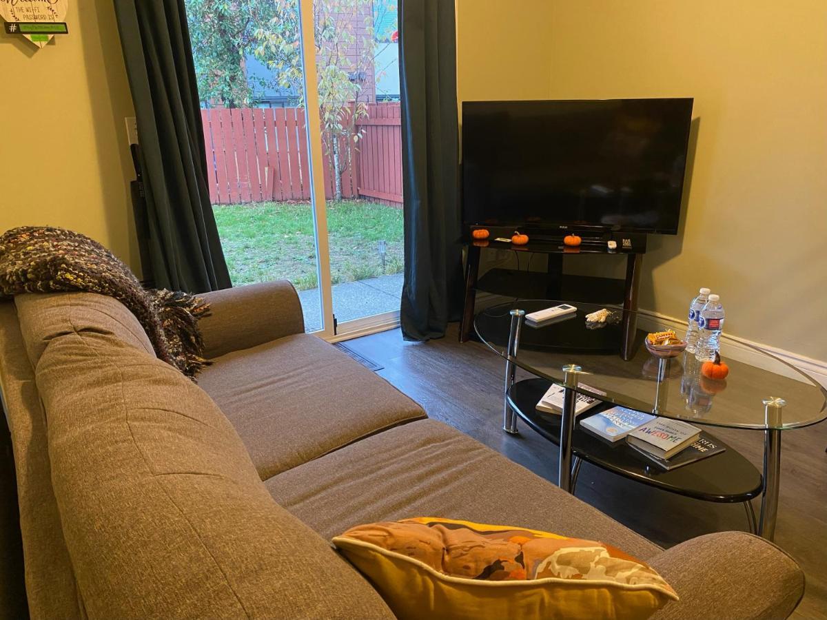 1 Bedroom Suite In Langford. Victoria Luaran gambar