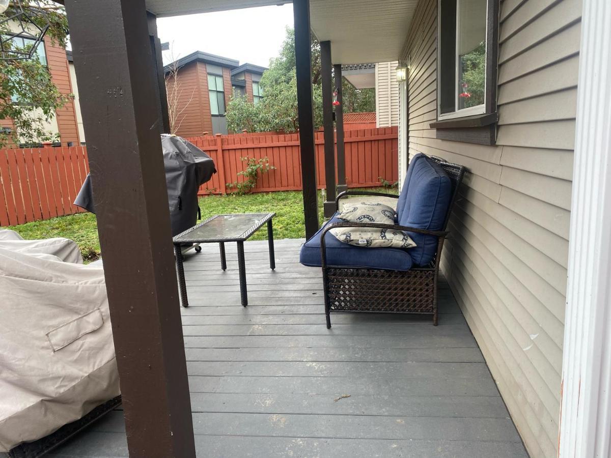 1 Bedroom Suite In Langford. Victoria Luaran gambar