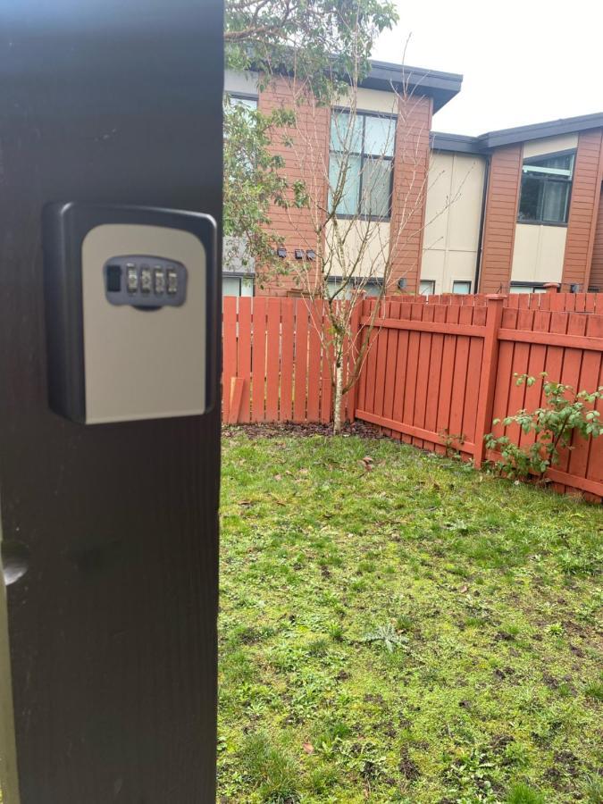 1 Bedroom Suite In Langford. Victoria Luaran gambar